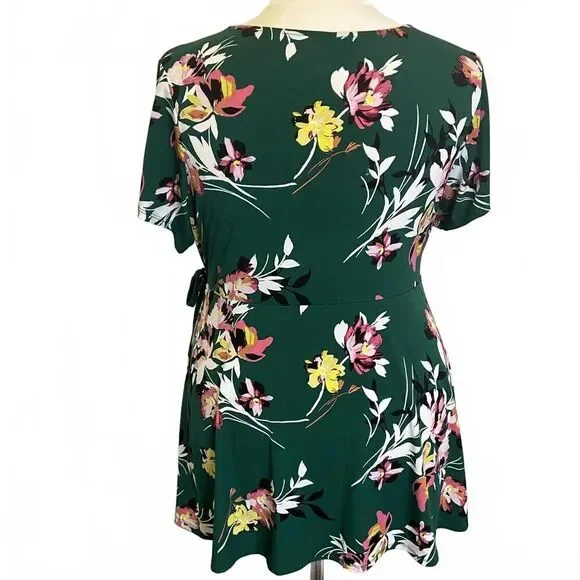 Torrid Women's Size 3, 2XL Green Floral Faux Wrapped Tunic Short Sleeve - Picture 5 of 12